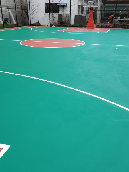 思南 球场长期使用易出现地面开裂